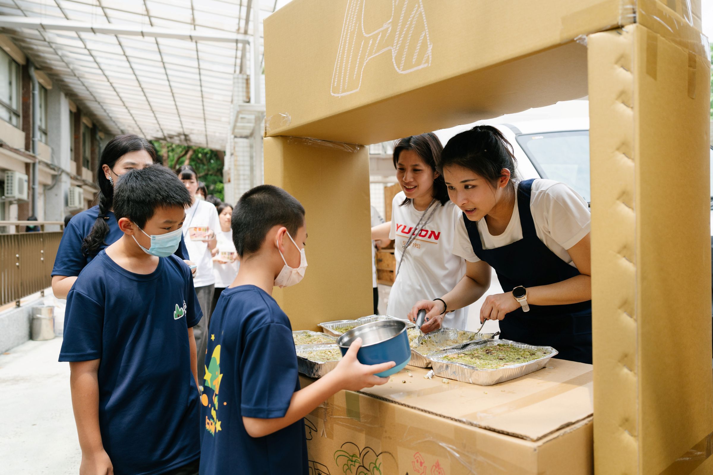 硬派卡出任務打造永續市集體驗 裕隆志工群領孩子嗨玩